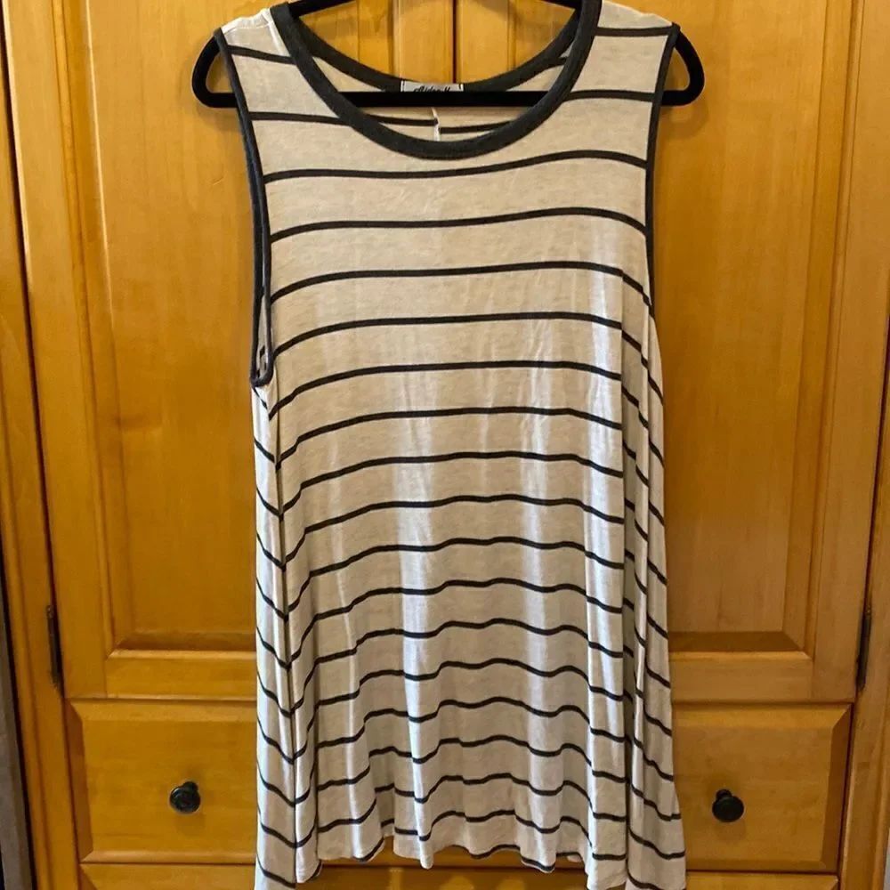 Aiden Y cream w/gray stripes sleeveless tunic